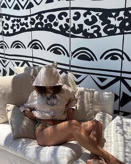 Léna Mahfouf feet photo thumbnail