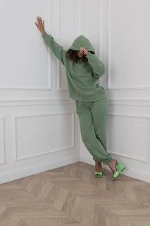 Léna Mahfouf feet photo thumbnail