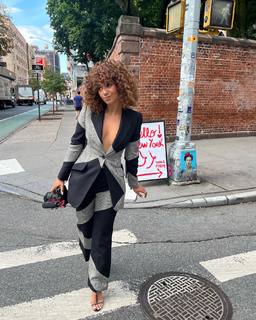 Léna Mahfouf feet photo thumbnail