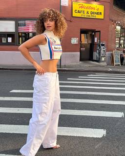 Léna Mahfouf feet photo thumbnail