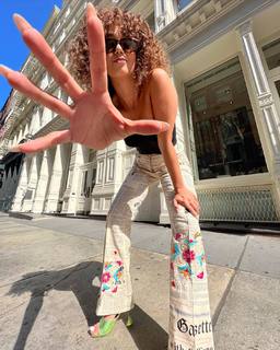 Léna Mahfouf feet photo thumbnail