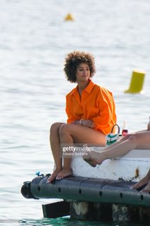 Léna Mahfouf feet photo thumbnail