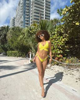 Léna Mahfouf feet photo thumbnail