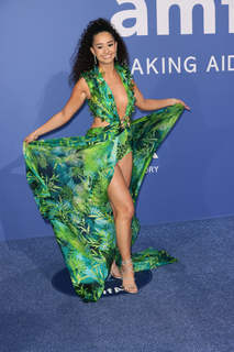 Léna Mahfouf feet photo thumbnail