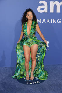 Léna Mahfouf feet photo thumbnail