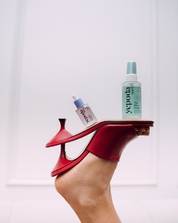 Léna Mahfouf feet photo thumbnail