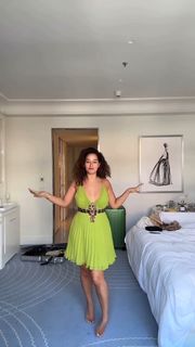 Léna Mahfouf feet photo thumbnail