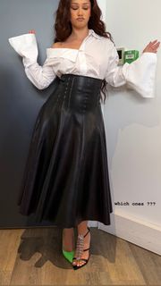 Léna Mahfouf feet photo thumbnail