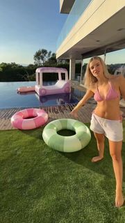 Lía Sikora feet photo 10