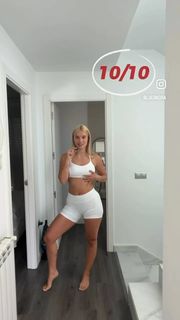 Lía Sikora feet photo 12