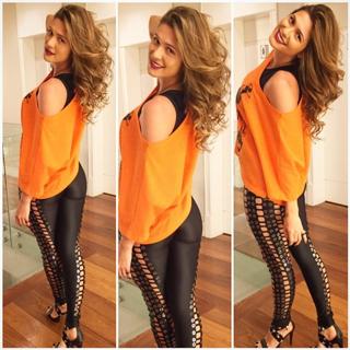 Lívia Andrade feet photo thumbnail