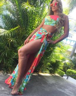 Lívia Andrade feet photo thumbnail