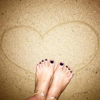 Lívia Andrade feet photo thumbnail