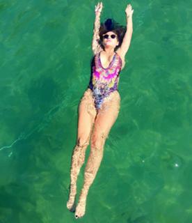 Lívia Andrade feet photo thumbnail