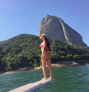 Lívia Andrade feet photo thumbnail
