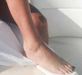 Lívia Andrade feet photo thumbnail