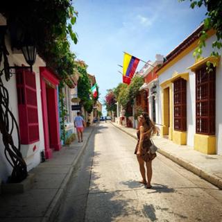Lívia Andrade feet photo thumbnail