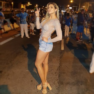 Lívia Andrade feet photo thumbnail