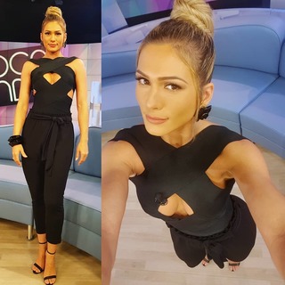 Lívia Andrade feet photo thumbnail