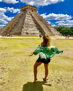 Lívia Andrade feet photo thumbnail