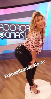 Lívia Andrade feet photo thumbnail