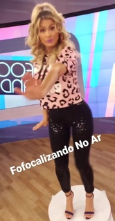 Lívia Andrade feet photo thumbnail