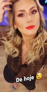 Lívia Andrade feet photo thumbnail