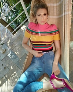 Lívia Andrade feet photo thumbnail