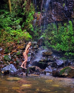 Lívia Andrade feet photo thumbnail