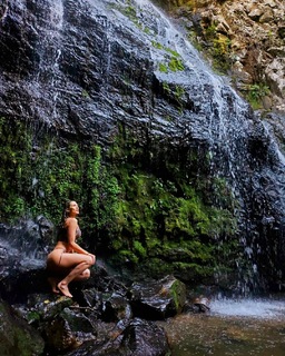 Lívia Andrade feet photo thumbnail