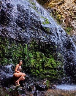 Lívia Andrade feet photo thumbnail