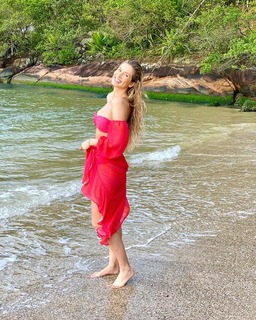 Lívia Andrade feet photo thumbnail