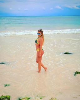 Lívia Andrade feet photo thumbnail