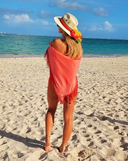 Lívia Andrade feet photo thumbnail
