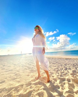 Lívia Andrade feet photo thumbnail