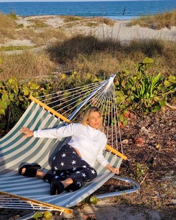 Lívia Andrade feet photo thumbnail