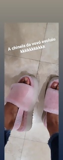 Lívia Andrade feet photo thumbnail