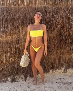 Lívia Andrade feet photo thumbnail