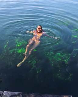 Lívia Andrade feet photo thumbnail