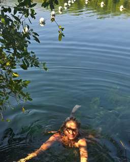 Lívia Andrade feet photo thumbnail