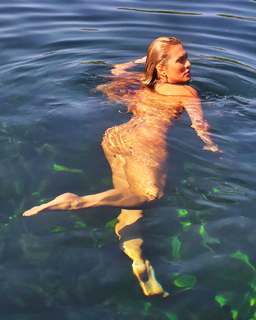 Lívia Andrade feet photo thumbnail