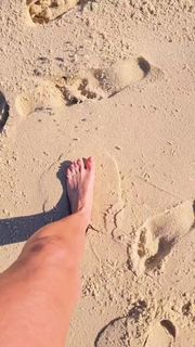 Lívia Andrade feet photo 9