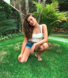 Lívia Inhudes feet photo 9