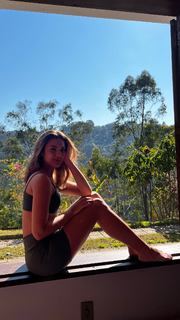 Lívia Inhudes feet photo 11