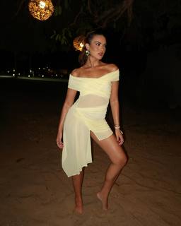 Lívia Inhudes feet photo 3