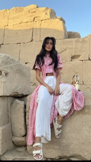 Lívia Nunes Marques feet photo 3
