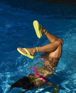Lívia Nunes Marques feet photo 15