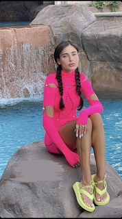 Lívia Nunes Marques feet photo 13