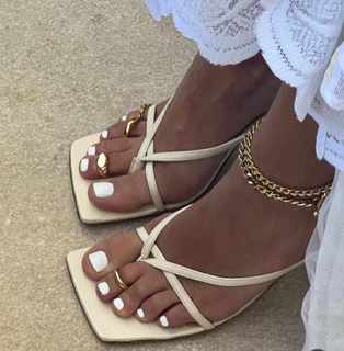 Lívia Nunes Marques feet photo 19