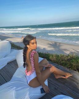 Lívia Nunes Marques feet photo 3